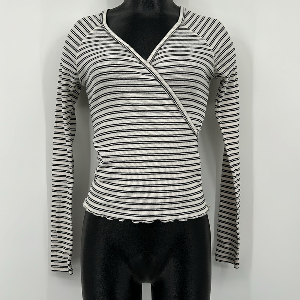 Hollister Long Sleeve Wrap Style Top Size Medium